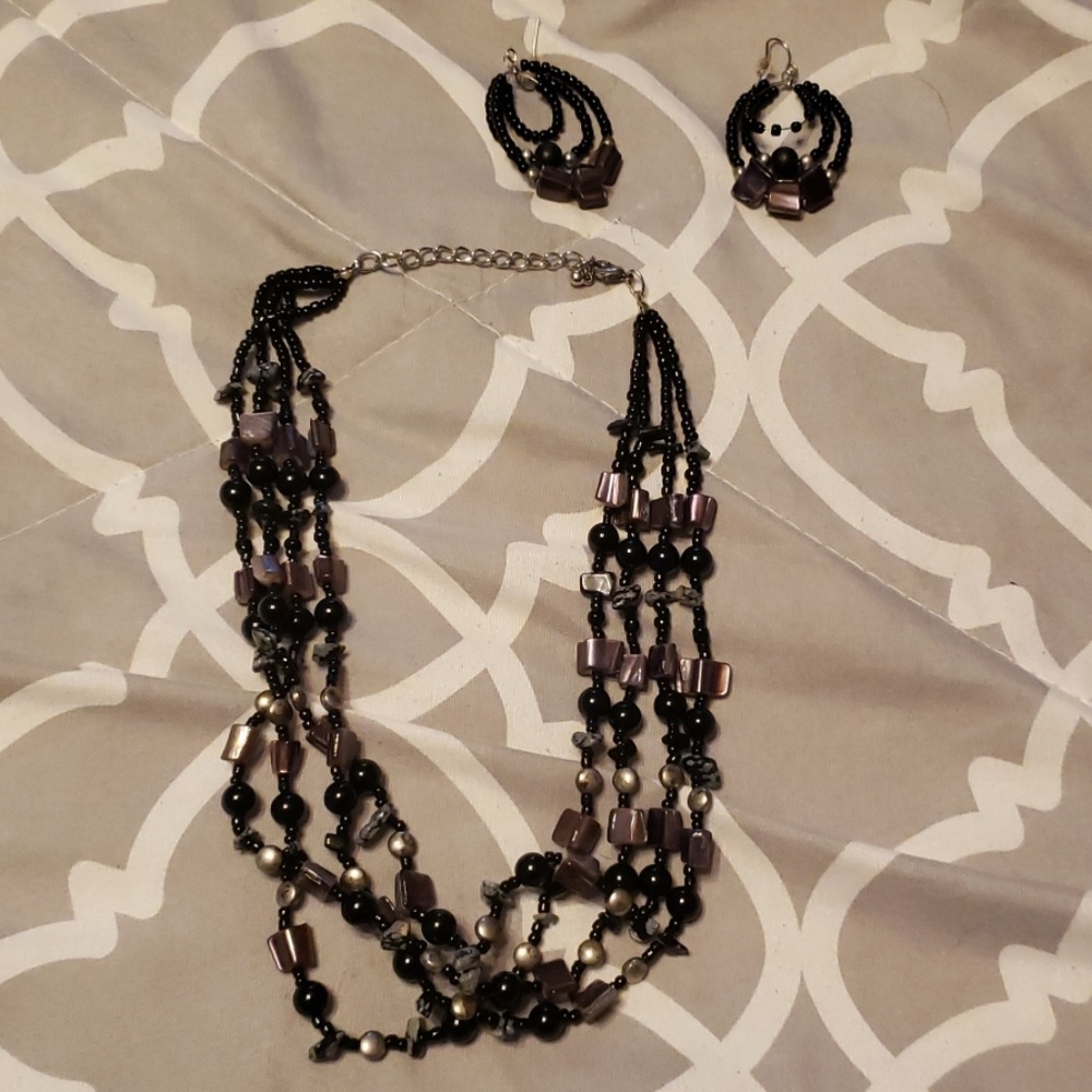 Necklace and earring set